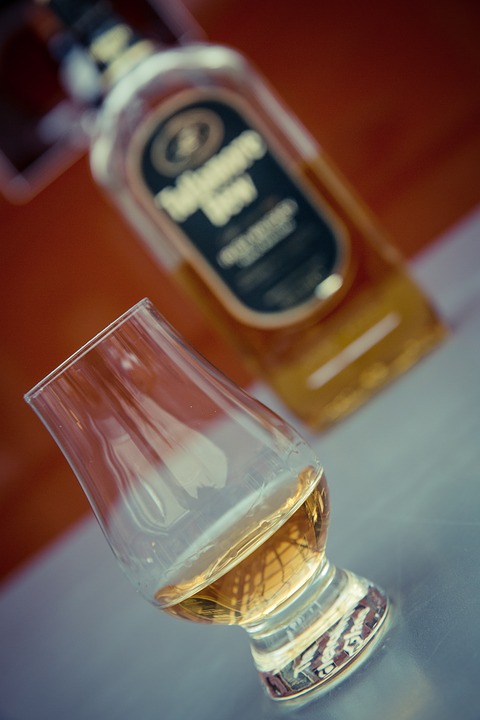 szklanki kieliszki do whisky